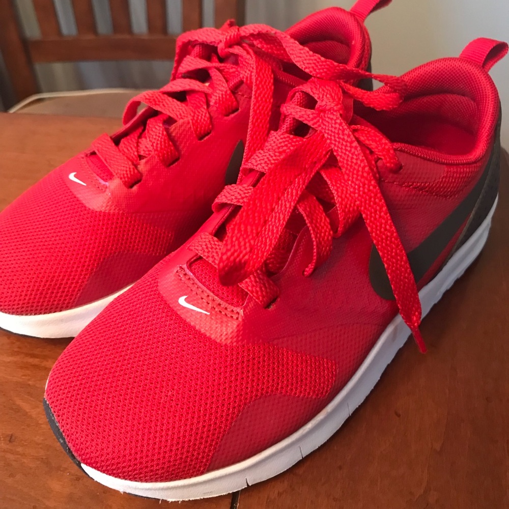 Nike boys air max size 1Y